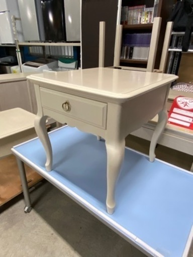 ☆オシャレな白系家具☆ マリアンディール サイドテーブル 大塚家具