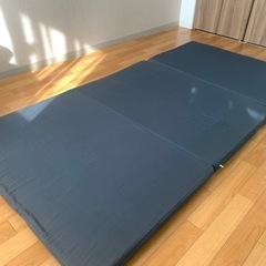 【引き取り先決まりました】【無料】三つ折りマットレスbyブリヂストン