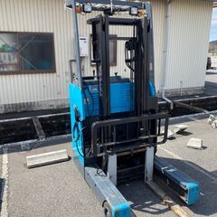 トヨタ　フォークリフト　リーチ型フォークリフト　リーチリフト　改造　自動車バッテリー仕様の画像