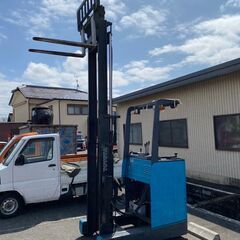 トヨタ　フォークリフト　リーチ型フォークリフト　リーチリフト　改造　自動車バッテリー仕様の画像