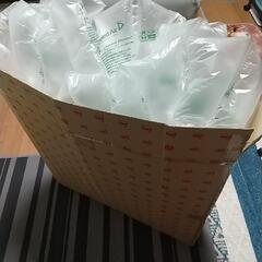 縦80cm横70の段ボール箱に詰まった 梱包材