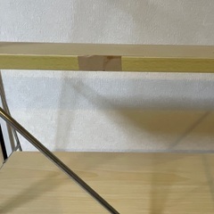4段のラックの画像