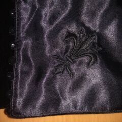 ベロア・サテン刺繍入り黒ストール／リバーシブルの画像