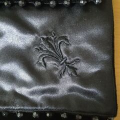 ベロア・サテン刺繍入り黒ストール／リバーシブルの画像