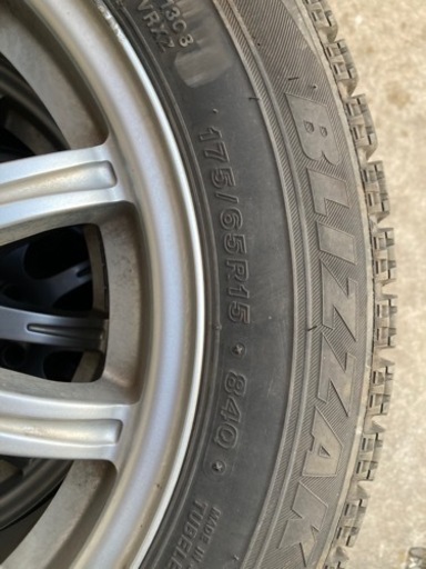 BRIDGESTONE BLIZZAK VRX スタッドレスタイヤ　ホイール付き