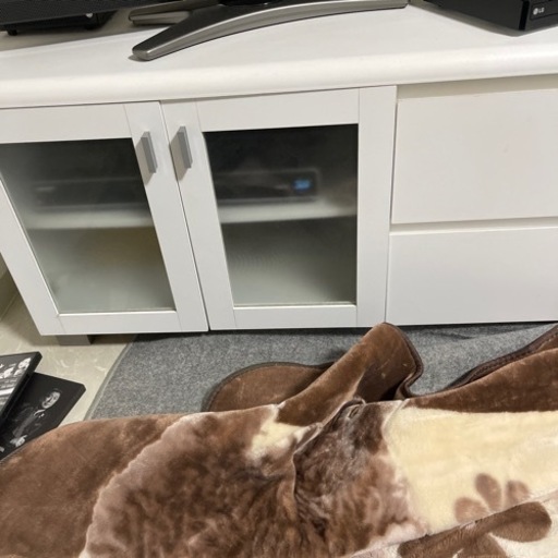 テレビとテレビ台です。
