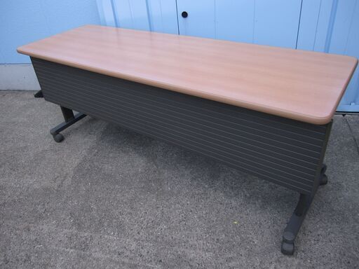 スタックテーブル　幕板付き　木目　内田　1800ｘ600
