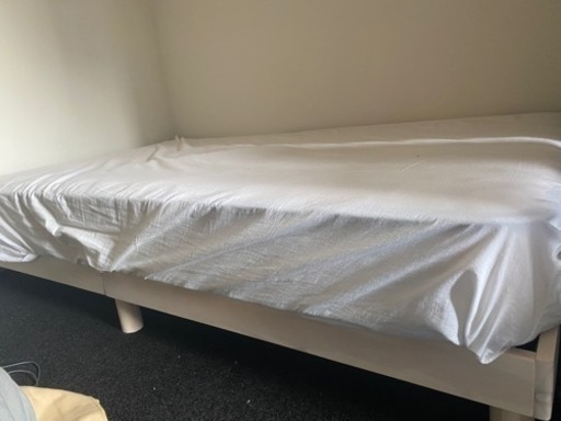 IKEAのセミダブルベッド