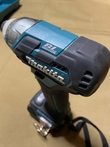 マキタ　インパクトドライバ　TD111D 10.8V