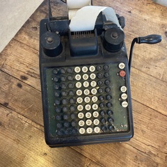 ビンテージBurroughsの加算機の画像