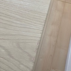 ガス圧昇降式テーブル(高さを調節できるテーブル)の画像