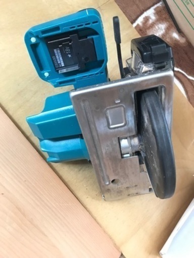 ［取り引き中］マキタ150mm充電式チップソーカッタ.18V。　　一度DIYに使用だけ。