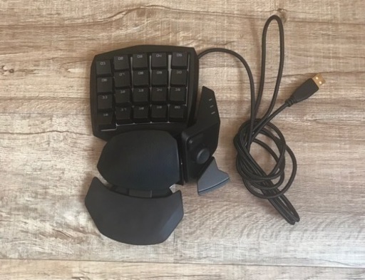取引中【Razer】ゲーミング左手デバイスORBWEAVER Chroma