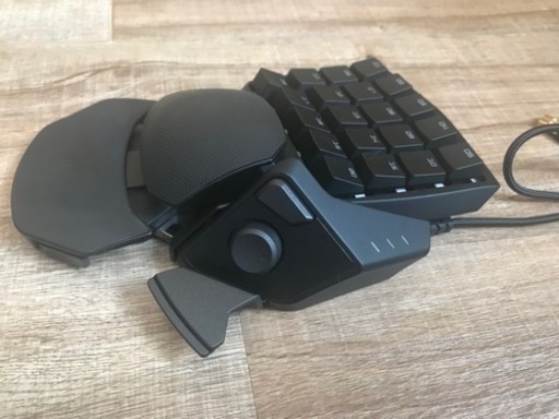 取引中【Razer】ゲーミング左手デバイスORBWEAVER Chroma