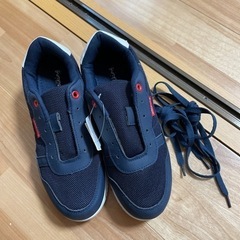 新品　スニーカー