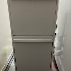 ゴミ箱2つの画像