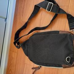 斜めがけバックの画像