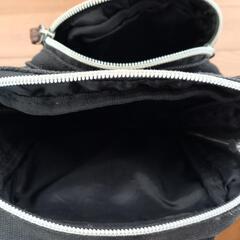 斜めがけバックの画像