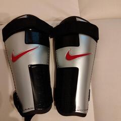 サッカー　フットサル　すね当て　シンガード
