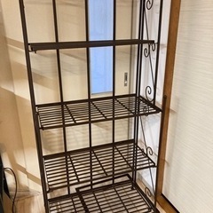 アンティーク飾り棚の画像