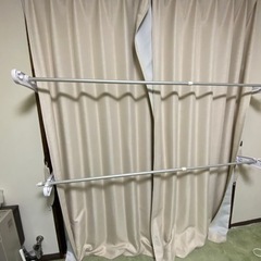 窓枠につける室内物干し竿