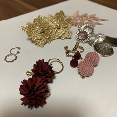 ネジ式のイヤリング