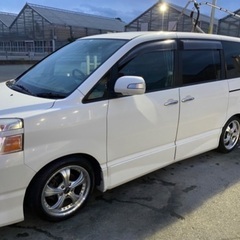 ヴォクシー（現状引渡）の画像