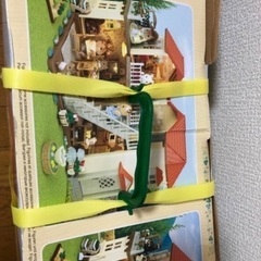 赤い屋根の大きなお家の画像
