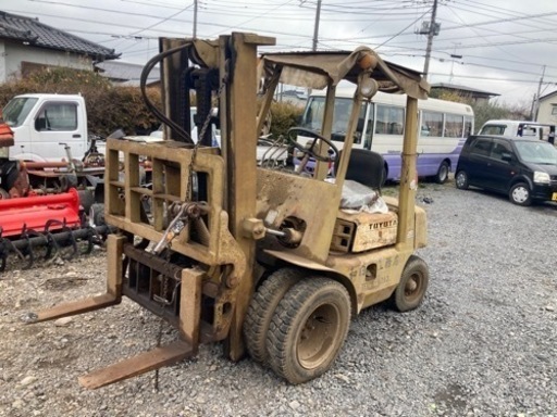 トヨタフォークリフト2トン。 アンジーと3つのレバー