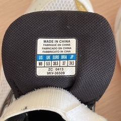 バレーボールシューズの画像