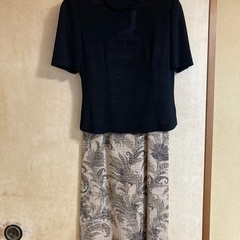 ポロシャツ&スリットスカート