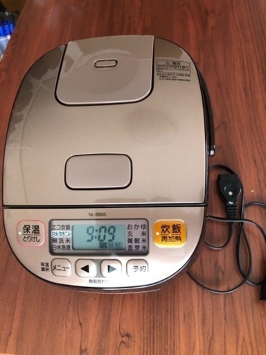 象印マイコン炊飯ジャー　極め炊き／NL-BB05 です。