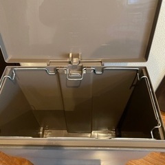 キッチン用ゴミ箱の画像