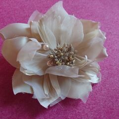 コサージュ　INDIVI  パールベージュ　箱なし