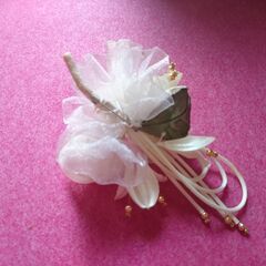 コサージュ　ノーブランド　ホワイトの画像