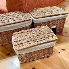 カントリー　カゴ　収納　洋風