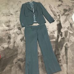 リクルートスーツ、差し上げます