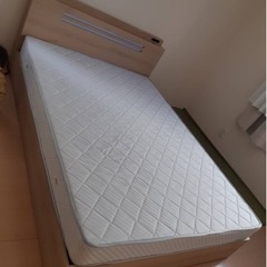 お譲り先決まりました【マットレス付き】ダブルベッド⭐︎