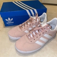 アディダス　スニーカー
