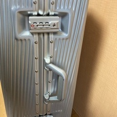 スーツケースの画像