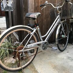 エアレスタイヤの27インチ自転車です。