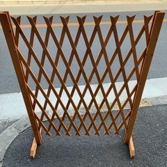 新品です❤️木製フェンス★幅は2mまで伸ばせます‼️★ラティスフ...