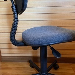 再値下げしました‼️ キャスター付き回転椅子の画像