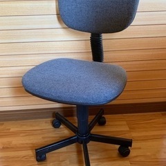 再値下げしました‼️ キャスター付き回転椅子