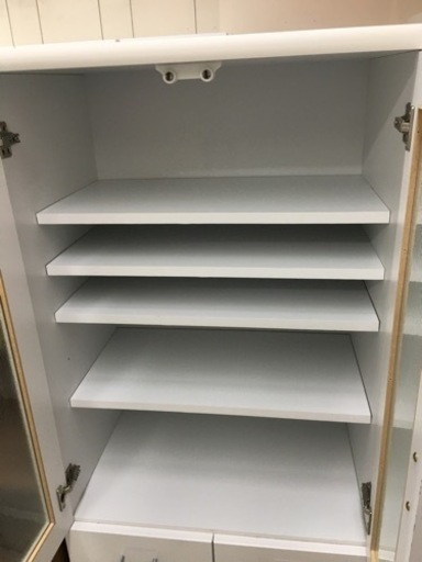 背が高すぎない食器棚　コンパクト