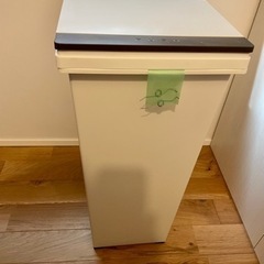 アスベル 45リットル ゴミ箱 破損品 アイボリー キャスター付きの画像