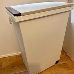 アスベル 45リットル ゴミ箱 破損品 アイボリー キャスター付きの画像