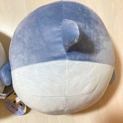 サメーズ　まんまるもちもち　口あきぬいぐるみXLの画像