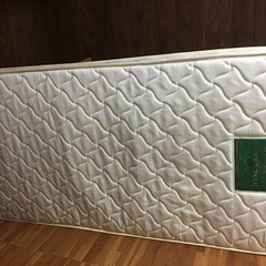 【お話中】組み立て　シングルベッド+マットの画像
