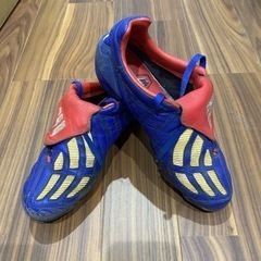 サッカーシューズ　adidas プレデターマニアの画像
